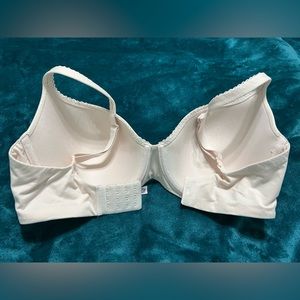 Body by Victoria’s Secret lined demi cream bra size 34DDD. Gently used.